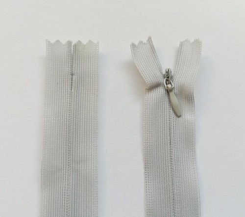 zamek błyskawiczny kryty kolor 316, jasno szary.jpg