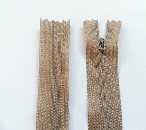 zamek błyskawiczny kryty kolor 292, beżowy.jpg