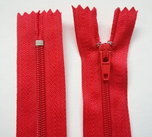 zamek błyskawiczny spiralny 18 kord, kolor czerwony 8242.jpg