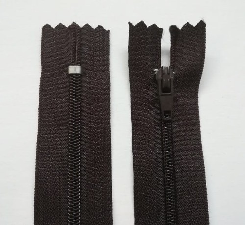 zamek błyskawiczny spiralny 18 kord, brąz kolor 917.jpg