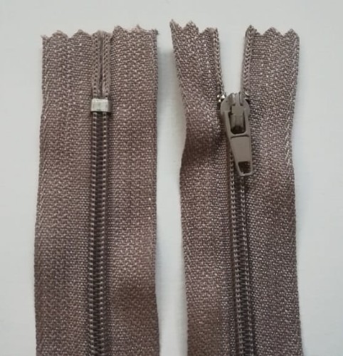 zamek błyskawiczny spiralny 18 kord, beżowy kolor 327.jpg