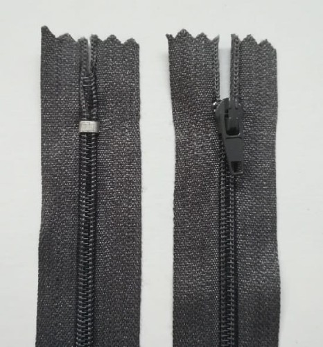 zamek błyskawiczny spiralny 18 kord, grafit kolor 301.jpg