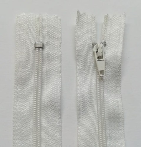 zamek błyskawiczny spiralny 18 kord, ecru kolor 030.jpg